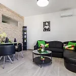 Slavica Apartment *
